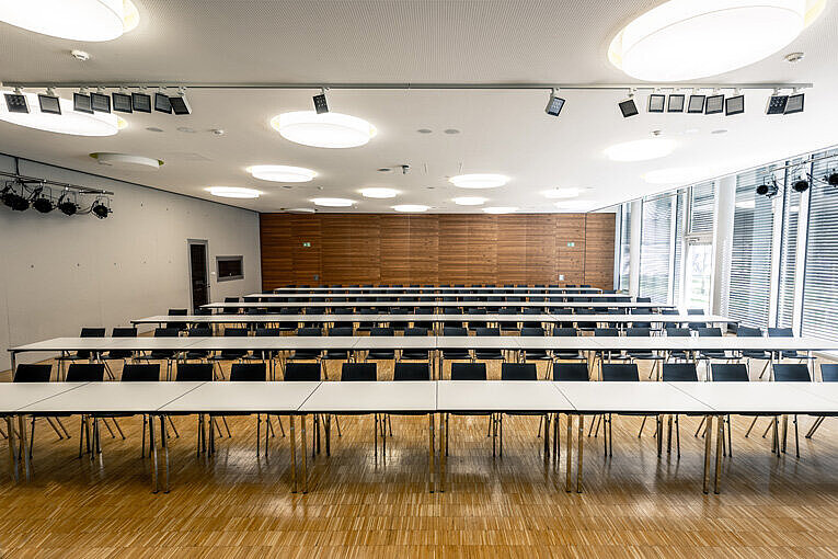 Photo of a parliamentary seating arrangement in the FORUM.