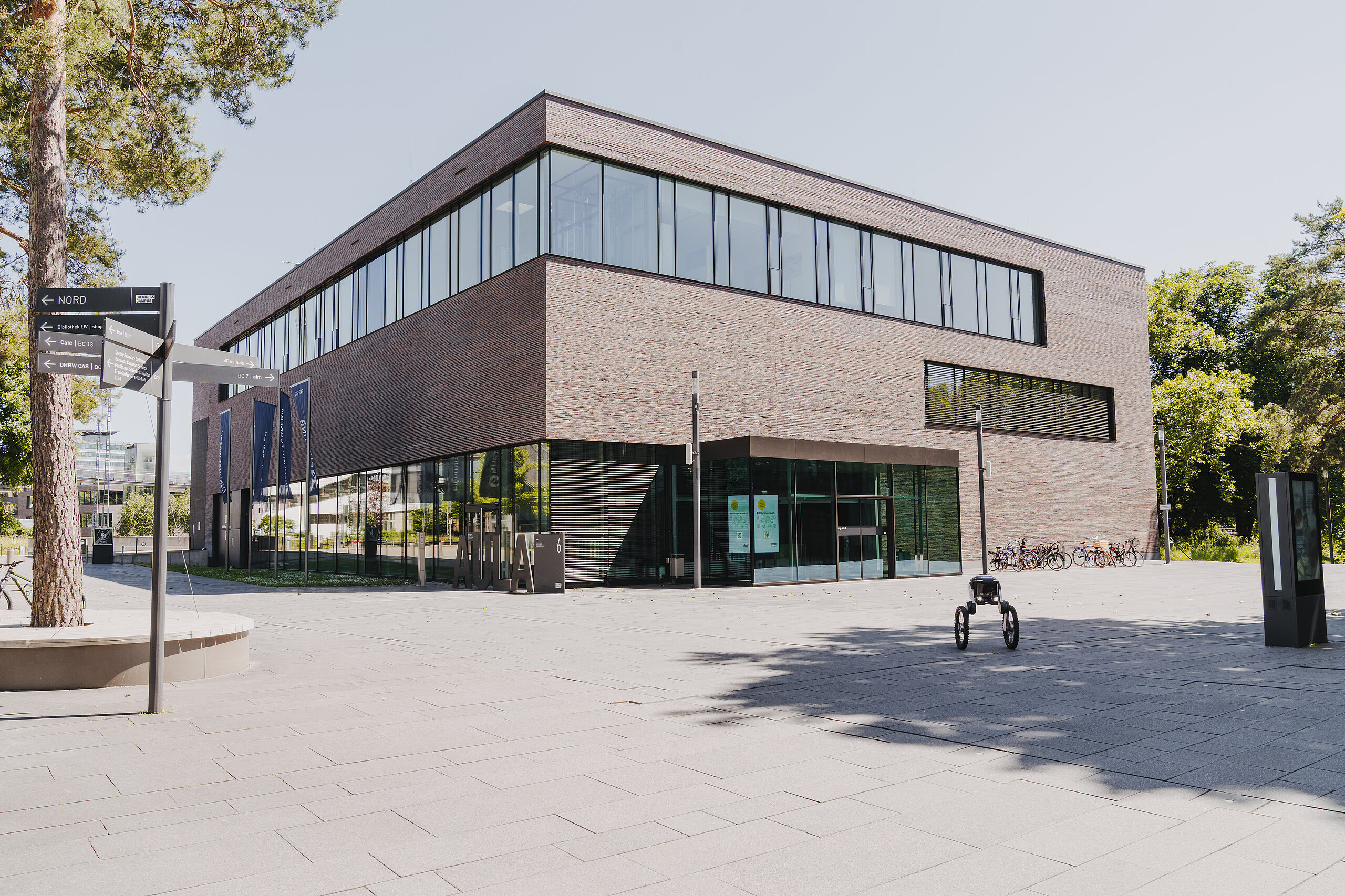 Bild Außenansicht von der AULA
