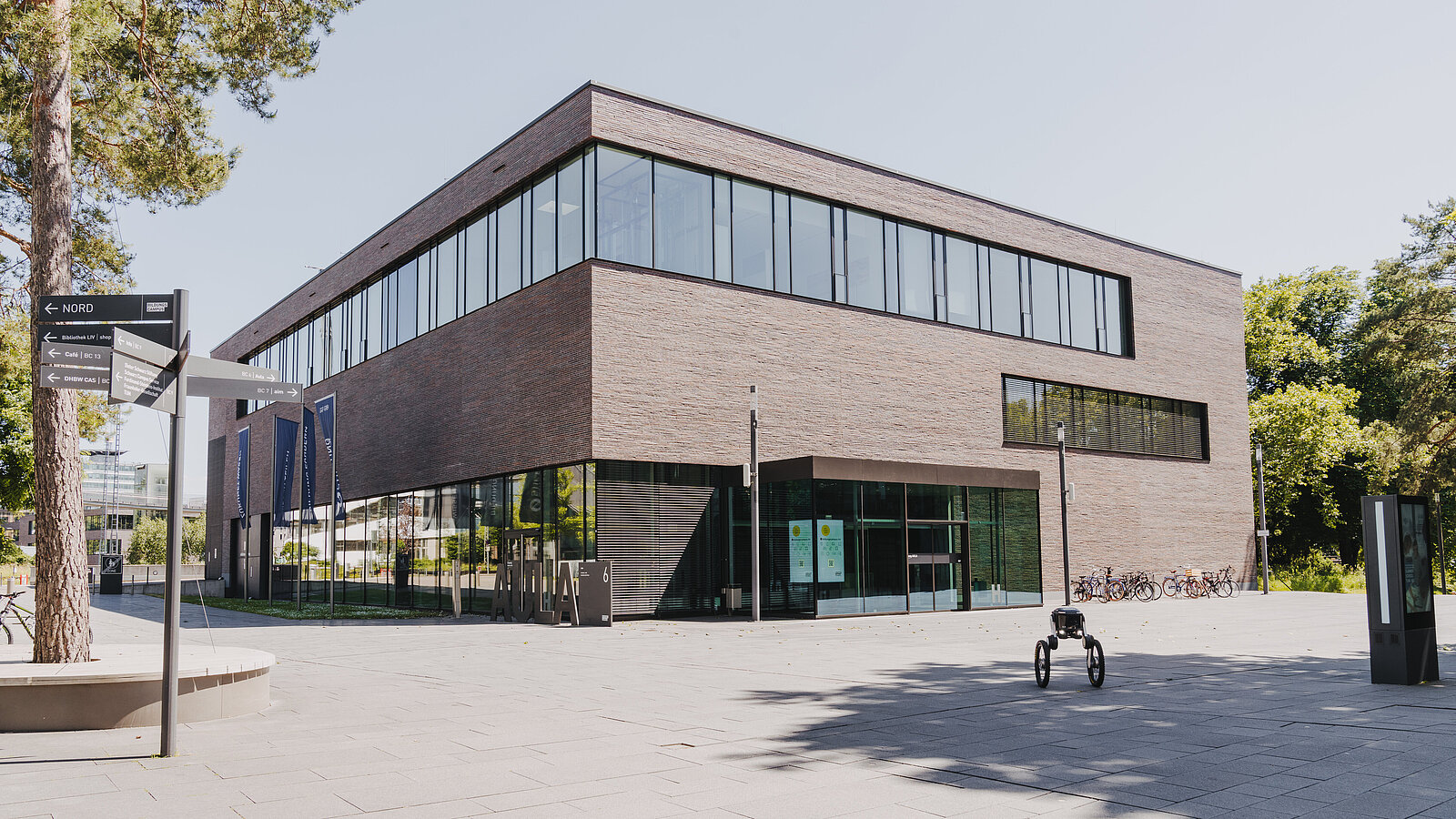 Außenansicht von der AULA