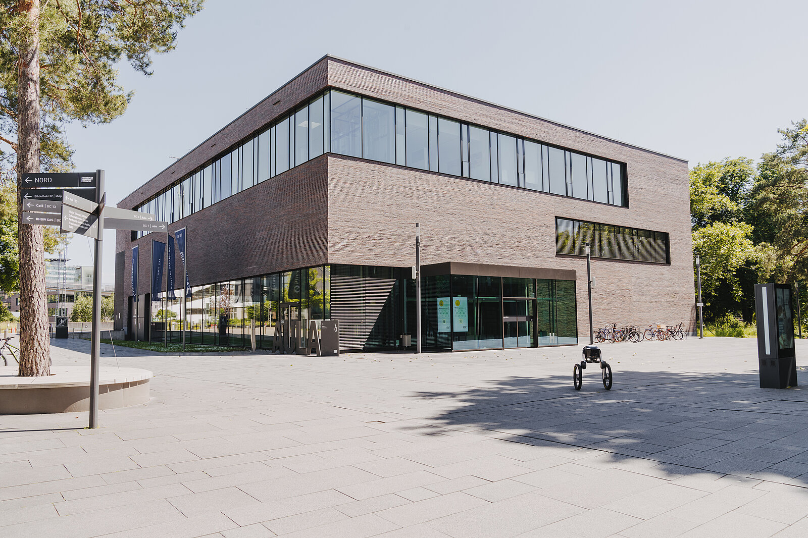 Foto Außenansicht von der AULA