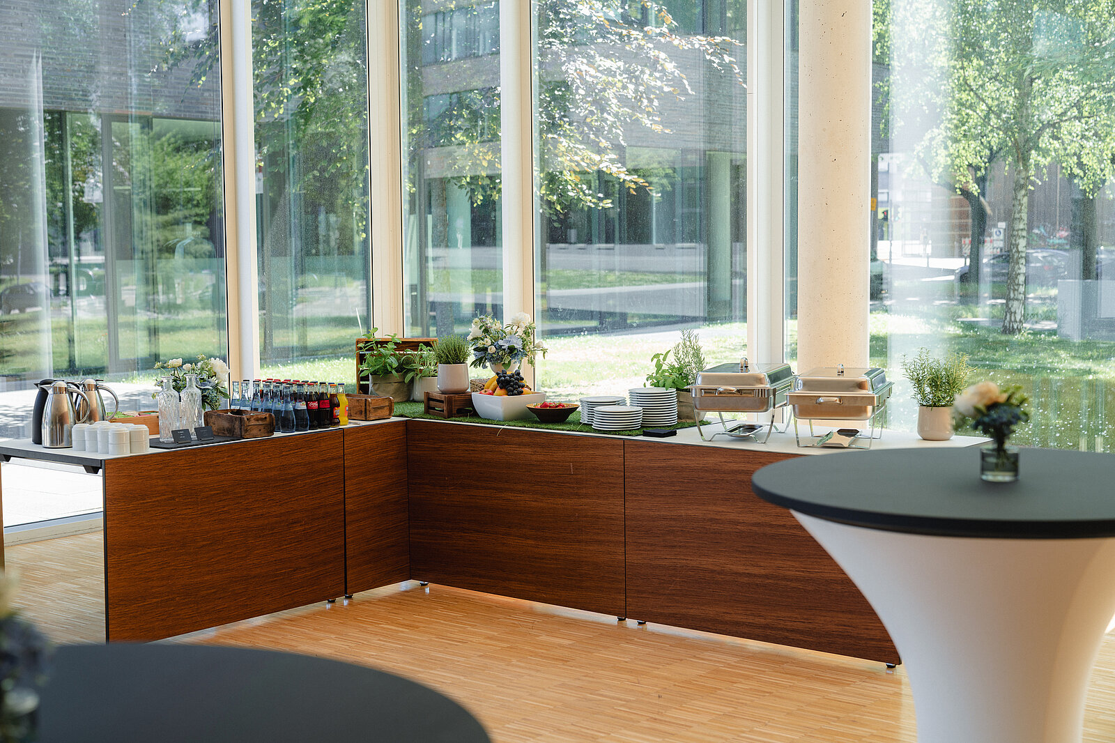 Foto mit Buffetelementen im Foyer des FORUM´s.