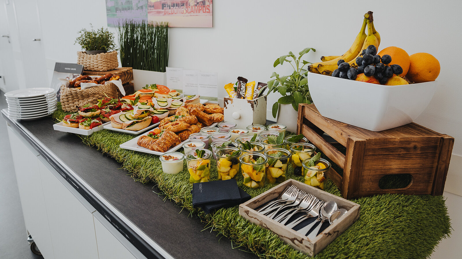Foto zeigt ein Buffetelement mit Speisen