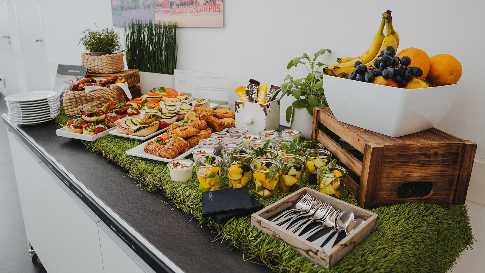 Foto zeigt ein Buffetelement mit Speisen